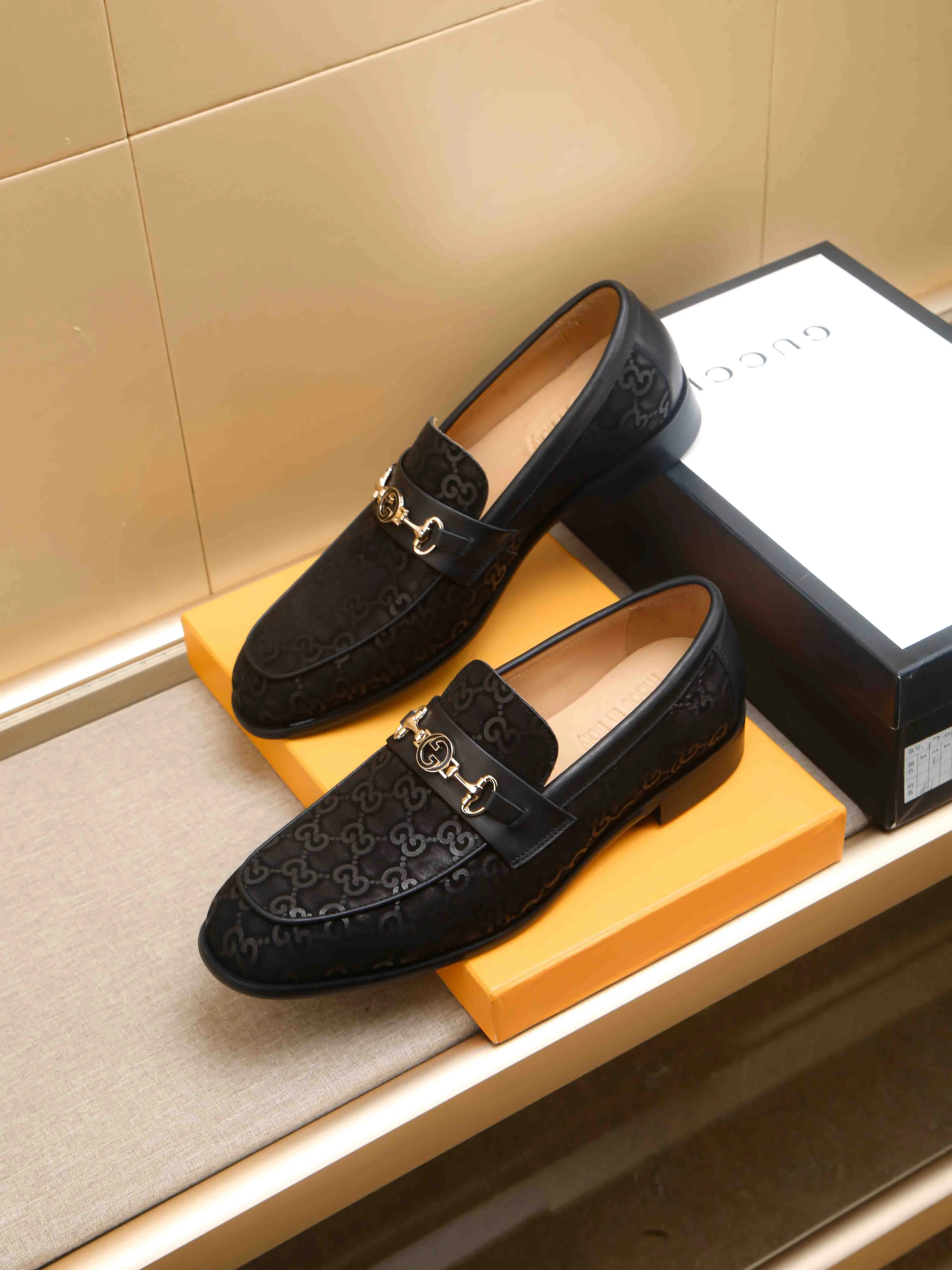 Men's men's shoes 💰460 🆘【GUCCI】Gucci ·🐂里· Hot-selling pea shoes top brand luxury, top quality, the latest fashion pea shoes.. The upper is made of original first-layer cowhide. (Full first-layer water-dyed 🐂 leather·inner). The original stylish and stylish soft rubber wear-resistant and non-slip outsole is light and comfortable on the foot, available in 3 colors! Matching code: 39-44 (customized at 39.45.46)